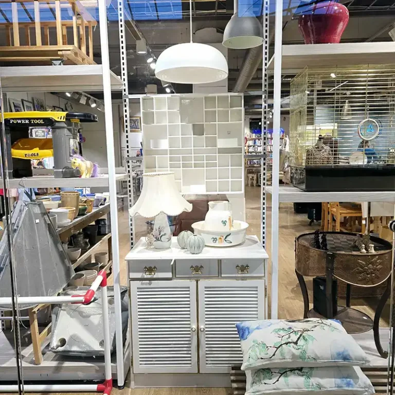 arba brukt og nytt bruktbutikk interior mobler lamper 768x768