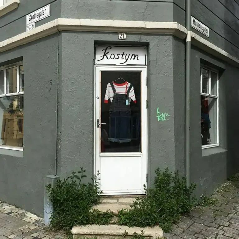 kostym bruktbutikk 768x768