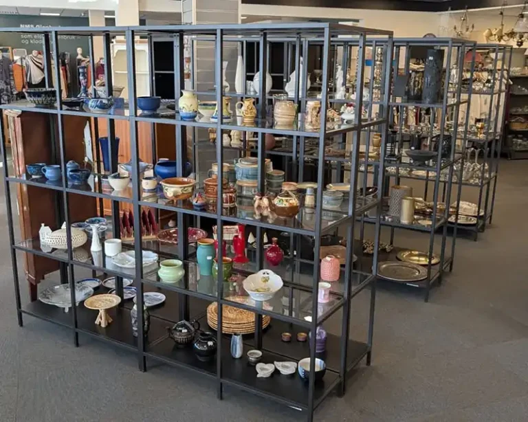 nms gjenbruk bruktbutikk arendal glass 768x614