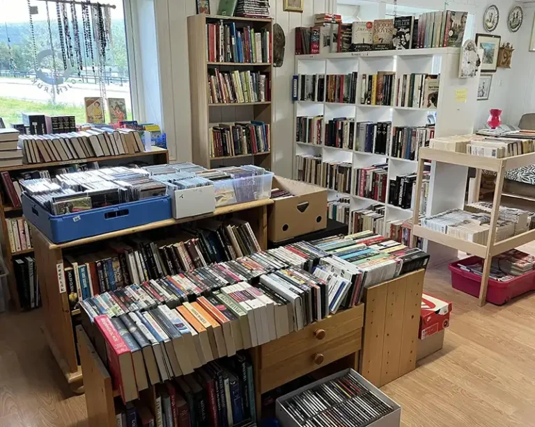 NMS Gjenbruk Oppdal boker dvd 768x614