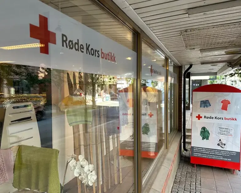 rode kors bruktutikk mysen utsiden 768x614